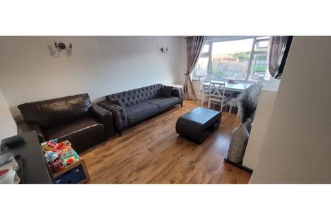 3 bedroom flat for sale, Sunbury-on-Thames, Surrey, TW16