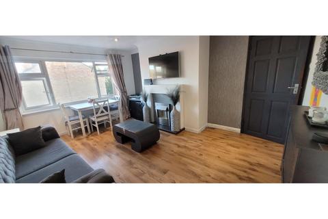 3 bedroom flat for sale, Sunbury-on-Thames, Surrey, TW16