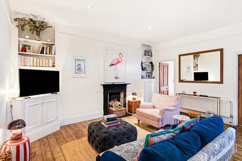 3 bedroom flat to rent, Fulham Road, London