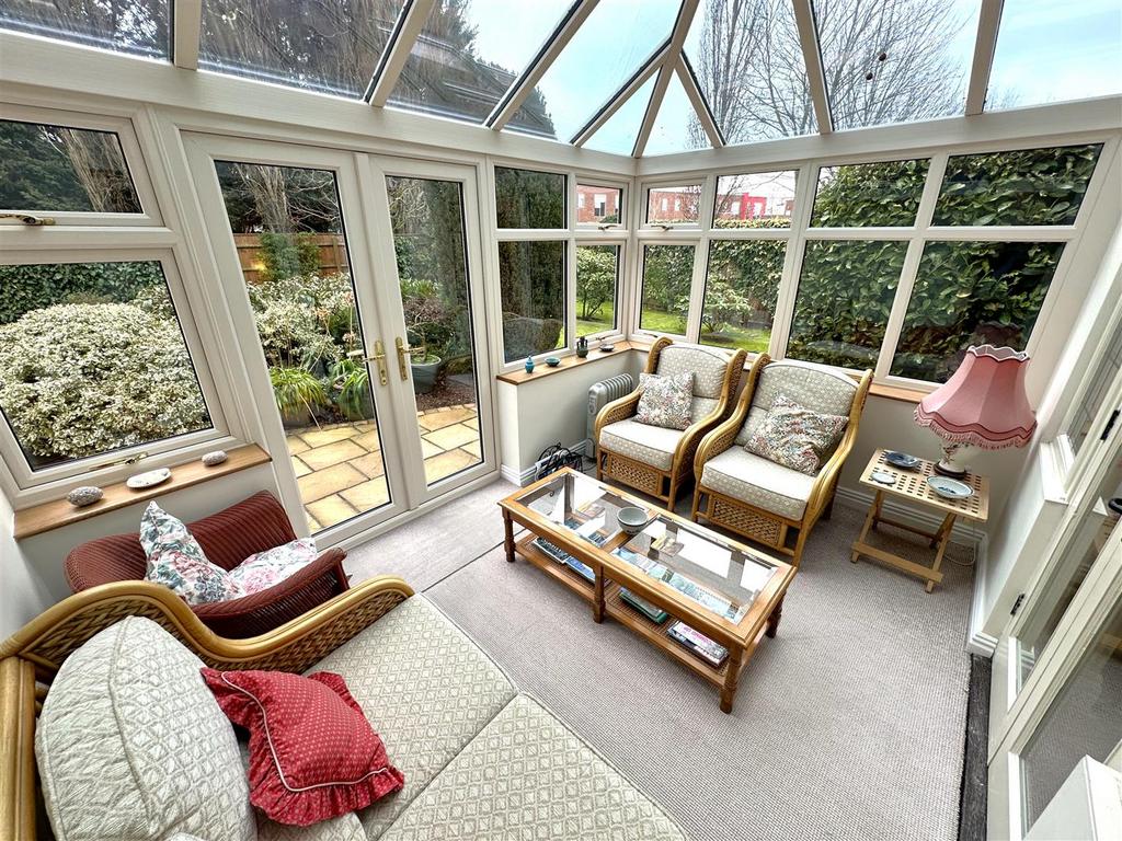 Garden Room 821