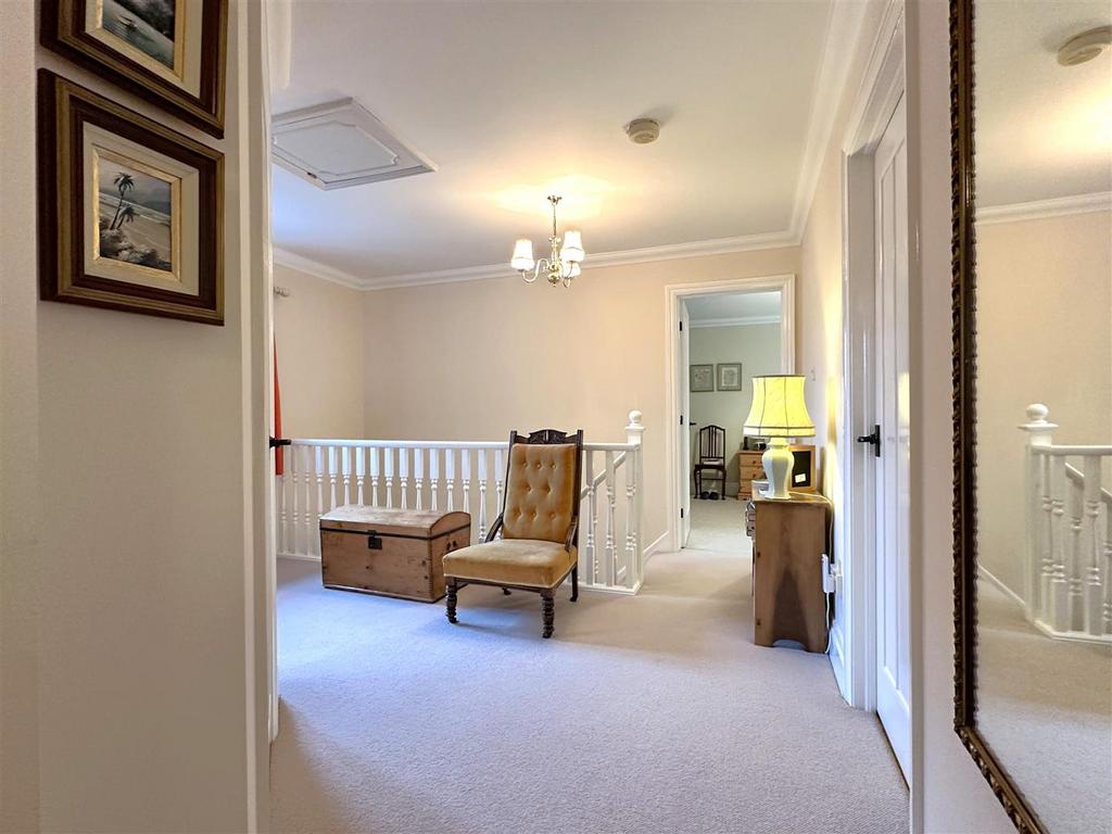 First Floor Landing 721