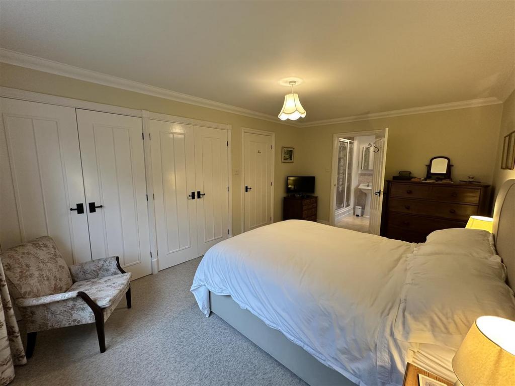 Master Bedroom Into En-Suite 664