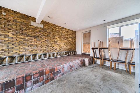 undefined, Circle Gardens, Byfleet, KT14