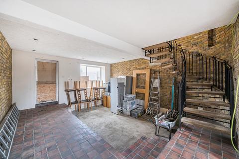 undefined, Circle Gardens, Byfleet, KT14