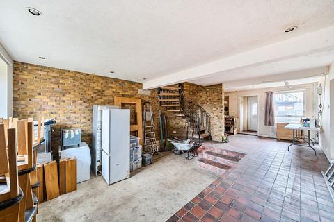 2 bedroom detached house for sale, Circle Gardens, Byfleet, KT14