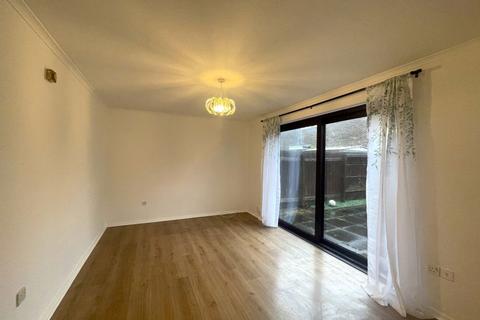 3 bedroom terraced house to rent, Brookfurlong, Ravensthorpe. Peterborough, PE3