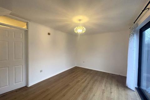 3 bedroom terraced house to rent, Brookfurlong, Ravensthorpe. Peterborough, PE3