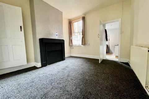 2 bedroom house to rent, Oakley Road, Leicester