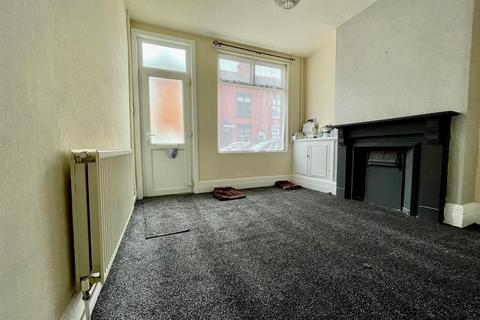 2 bedroom house to rent, Oakley Road, Leicester