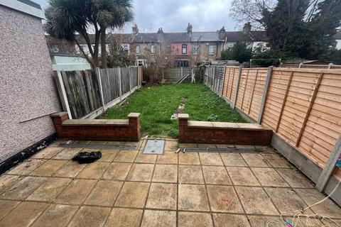 3 bedroom terraced house for sale, Holmwood Road, Ilford IG3