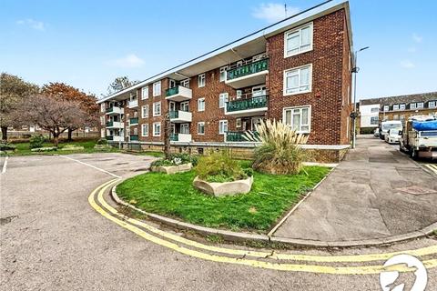 2 bedroom flat to rent, Middle Street, Gillingham, Kent, ME7
