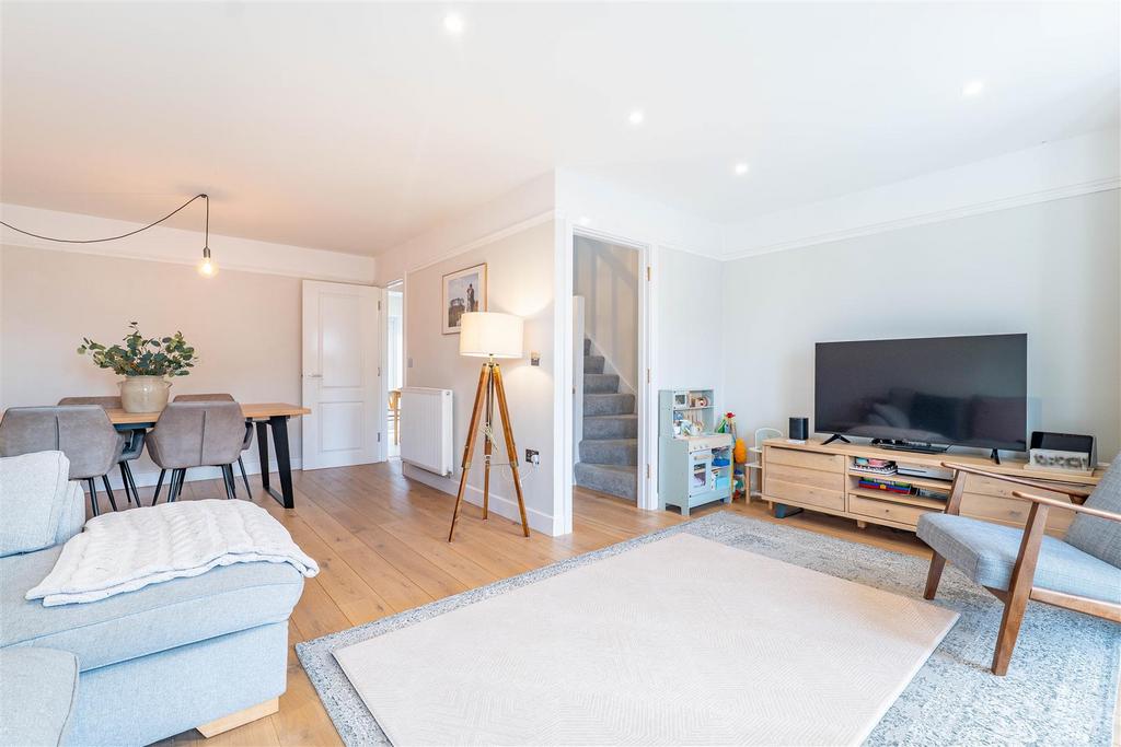 Lounge/Dining Room