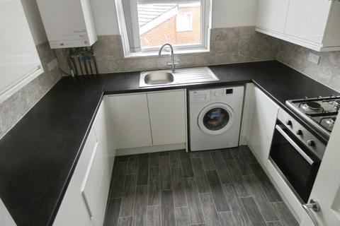 2 bedroom flat to rent, Annesley Road, Hucknall, NG15