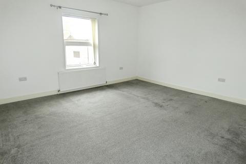 2 bedroom flat to rent, Annesley Road, Hucknall, NG15