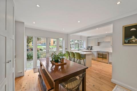 4 bedroom end of terrace house for sale, Parkway, Weybridge, KT13