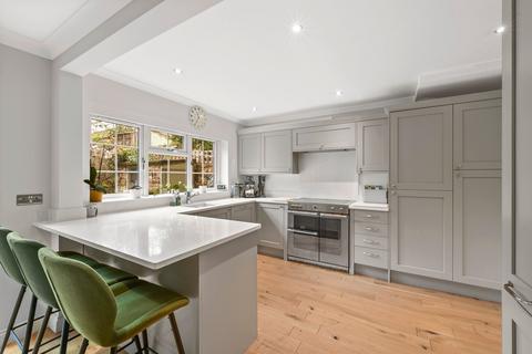 4 bedroom end of terrace house for sale, Parkway, Weybridge, KT13