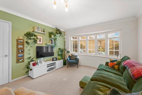 4 bedroom end of terrace house for sale, Parkway, Weybridge, KT13