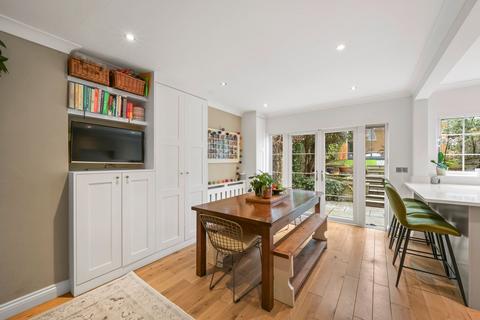 4 bedroom end of terrace house for sale, Parkway, Weybridge, KT13