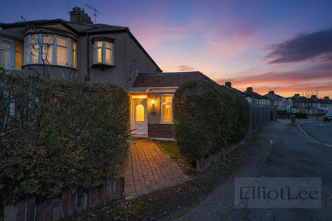 2 bedroom terraced bungalow to rent, Grosvenor Avenue, Harrow HA2