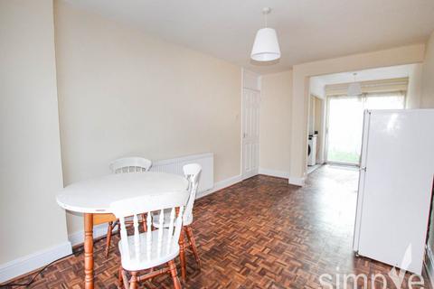 3 bedroom house to rent, Pennine Way, Harlington, Middlesex
