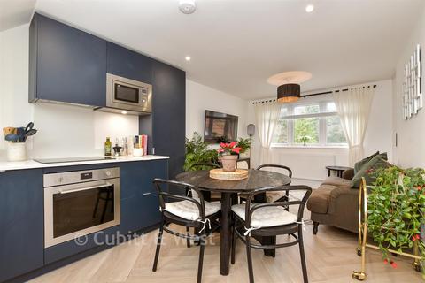 1 bedroom apartment for sale, Ballen Court, Coulsdon CR5