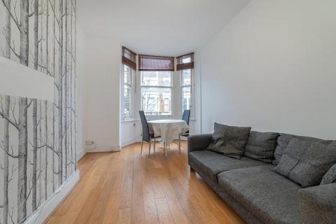 2 bedroom apartment to rent, Gascony Avenue, London