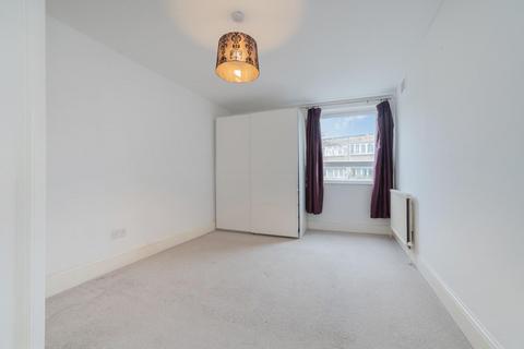 2 bedroom apartment to rent, Gascony Avenue, London
