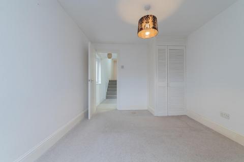 2 bedroom apartment to rent, Gascony Avenue, London