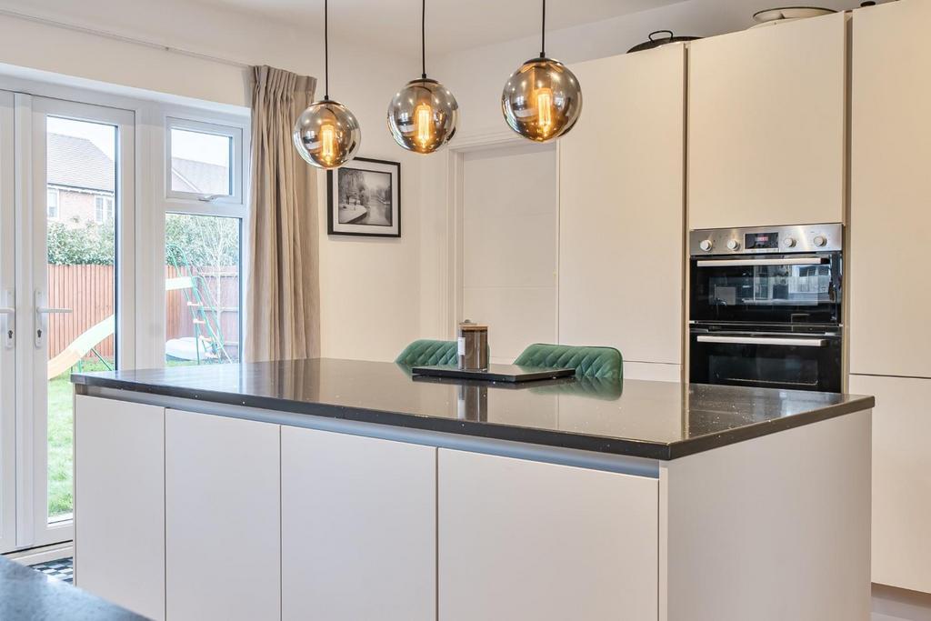 Kitchen/Dining room/Family room