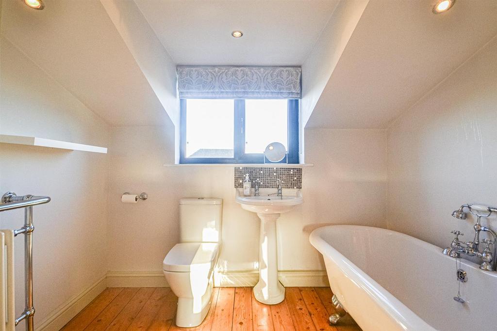En-Suite Bathroom