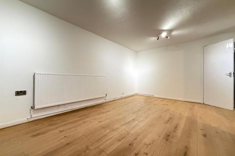undefined, Waterside Road, Southall UB2