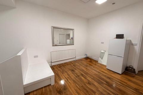 3 bedroom apartment to rent, York Road, Acton, W3