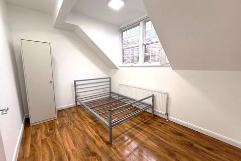 3 bedroom apartment to rent, York Road, Acton, W3