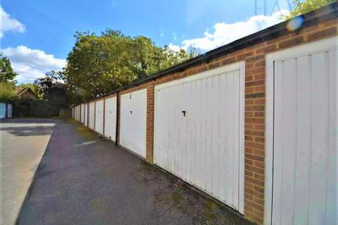 undefined, Cedar Drive, London,N2
