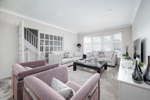4 bedroom house for sale, Hartfield Avenue, Elstree, Borehamwood