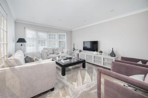 4 bedroom house for sale, Hartfield Avenue, Elstree, Borehamwood