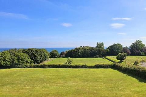 2 bedroom apartment for sale, Holbeck Hill, Scarborough, North Yorkshire, YO11