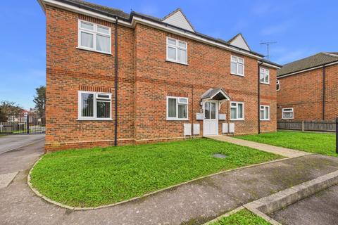 2 bedroom apartment for sale, Ashcombe Close, Ashford, Surrey, TW15