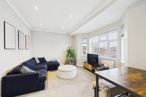 2 bedroom apartment for sale, Ashcombe Close, Ashford, Surrey, TW15