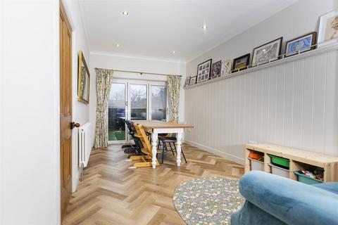 4 bedroom end of terrace house for sale, Virginia Road, Huddersfeild