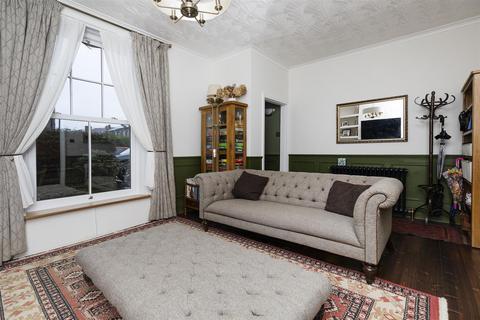 4 bedroom end of terrace house for sale, Virginia Road, Huddersfeild