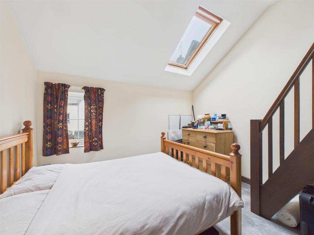 Bed2.jpg