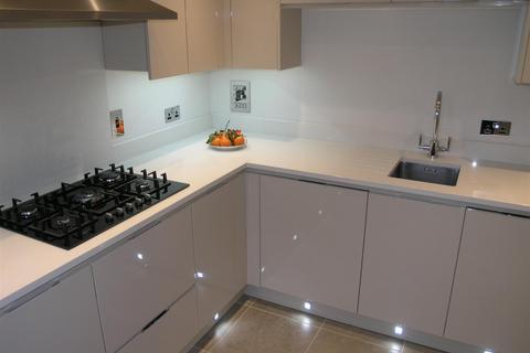 4 bedroom house to rent, Chelmsford Road, N14