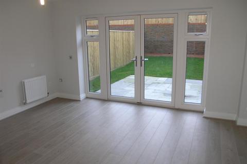 4 bedroom house to rent, Chelmsford Road, N14