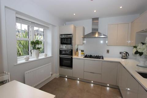 4 bedroom house to rent, Chelmsford Road, N14
