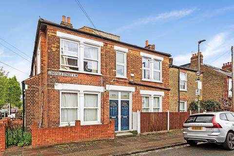 Balvernie Grove, London, SW18