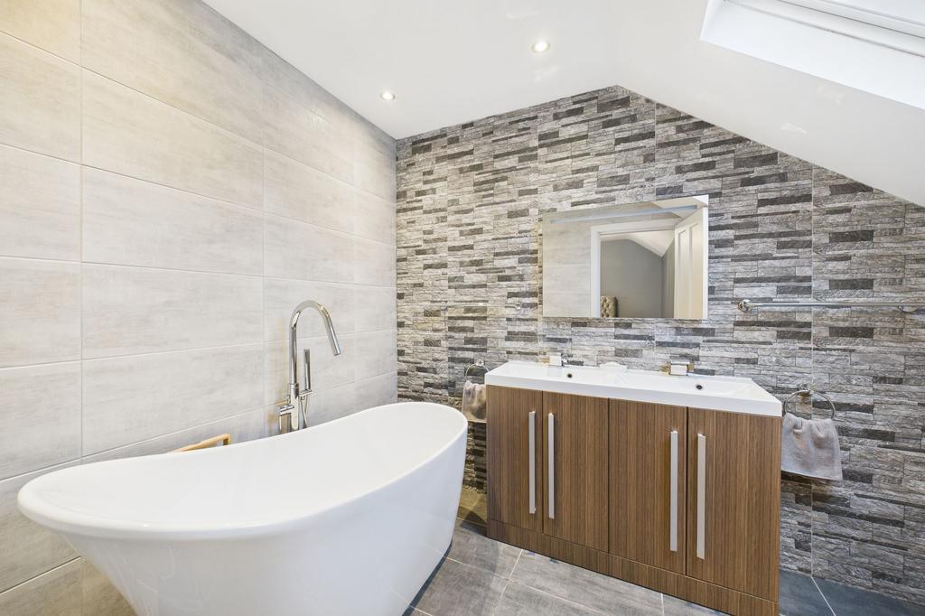 En-suite Angle 1