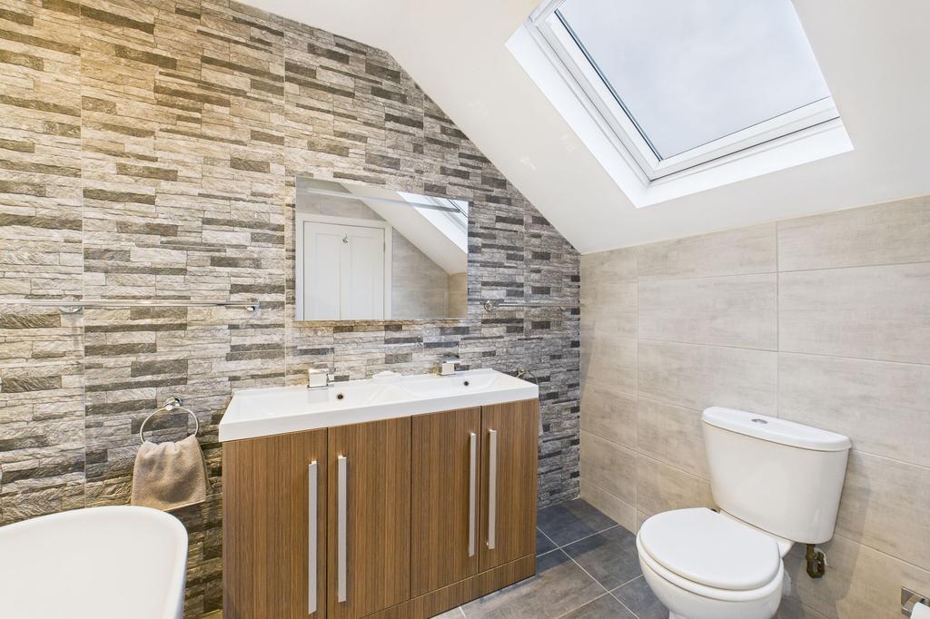 En-suite Angle 2