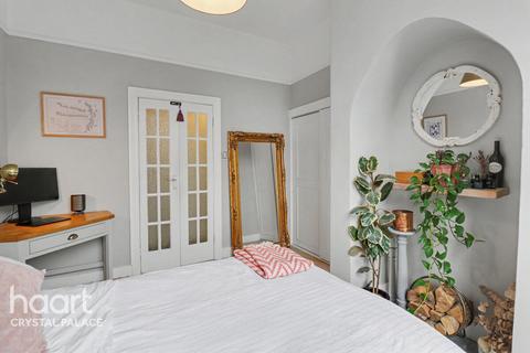 1 bedroom apartment for sale, Auckland Road, LONDON