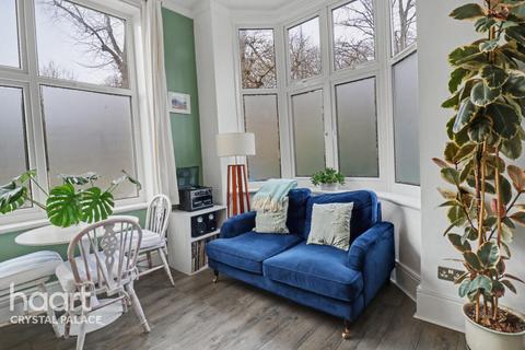 1 bedroom apartment for sale, Auckland Road, LONDON